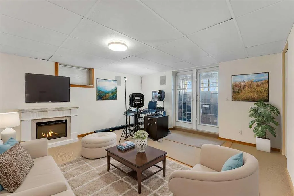 881 East Chestermere Drive