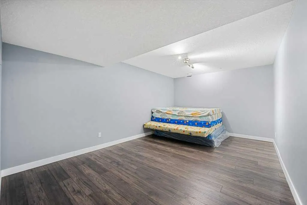 59 Howse Manor NE