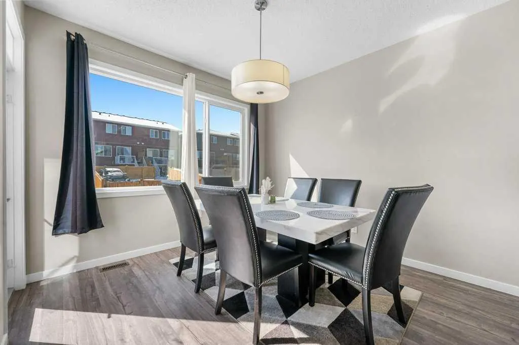 59 Howse Manor NE