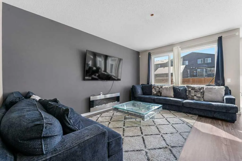 59 Howse Manor NE
