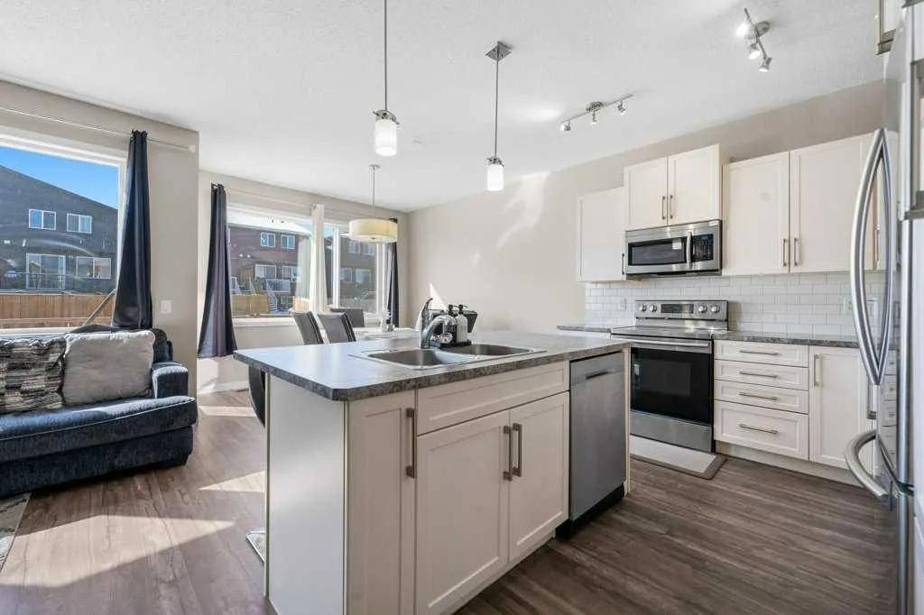 59 Howse Manor NE