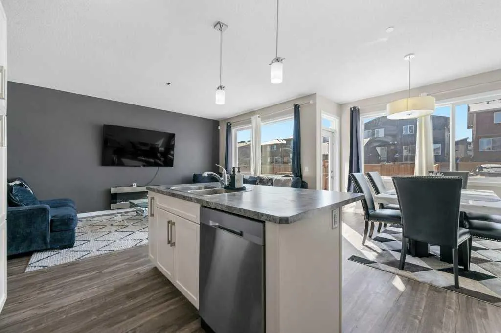 59 Howse Manor NE