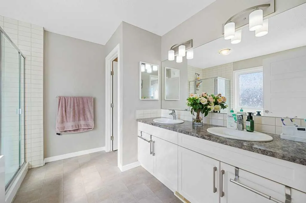 59 Howse Manor NE