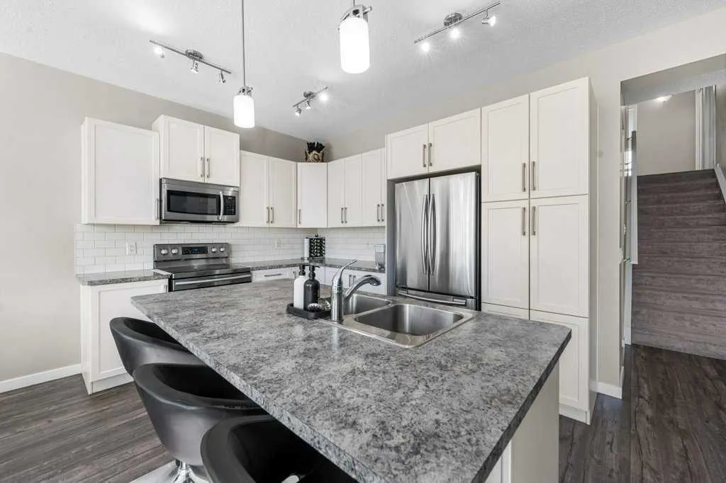 59 Howse Manor NE