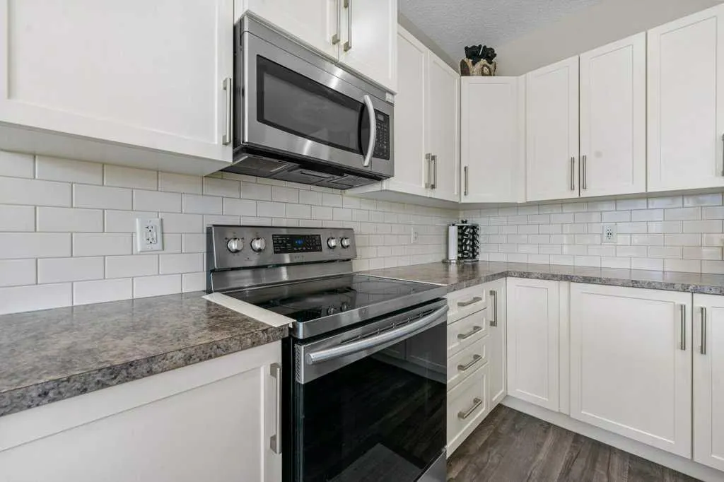59 Howse Manor NE