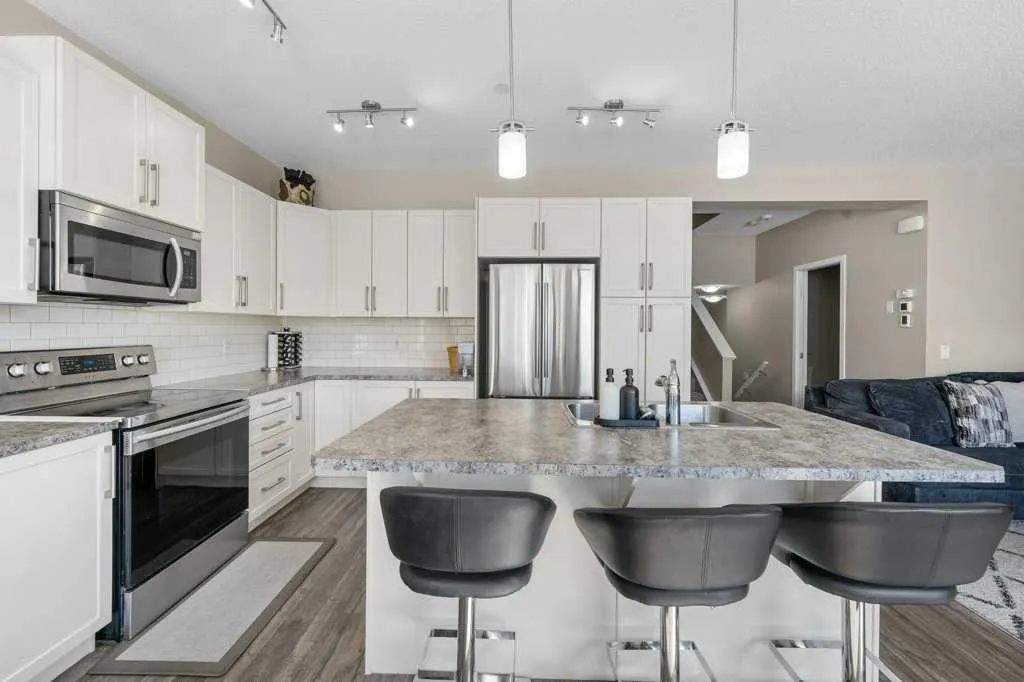 59 Howse Manor NE