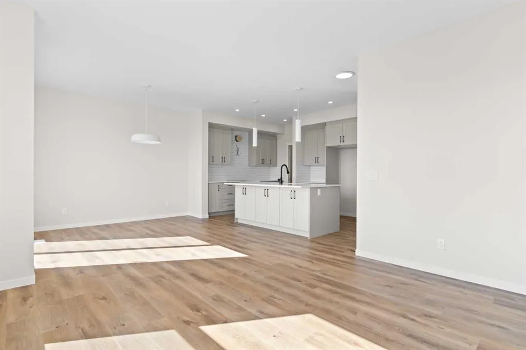 1504 3 Street SE