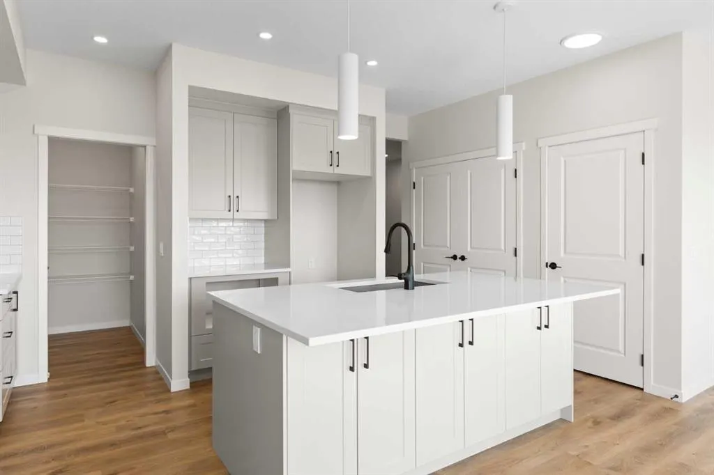 1504 3 Street SE