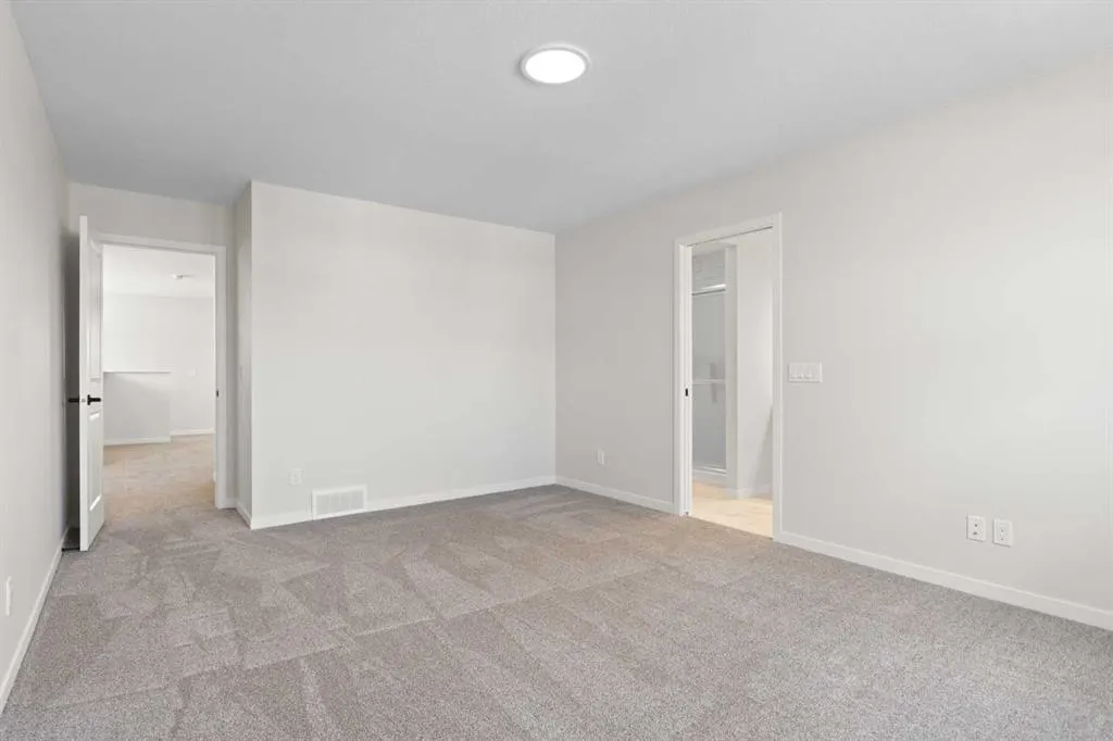 1504 3 Street SE