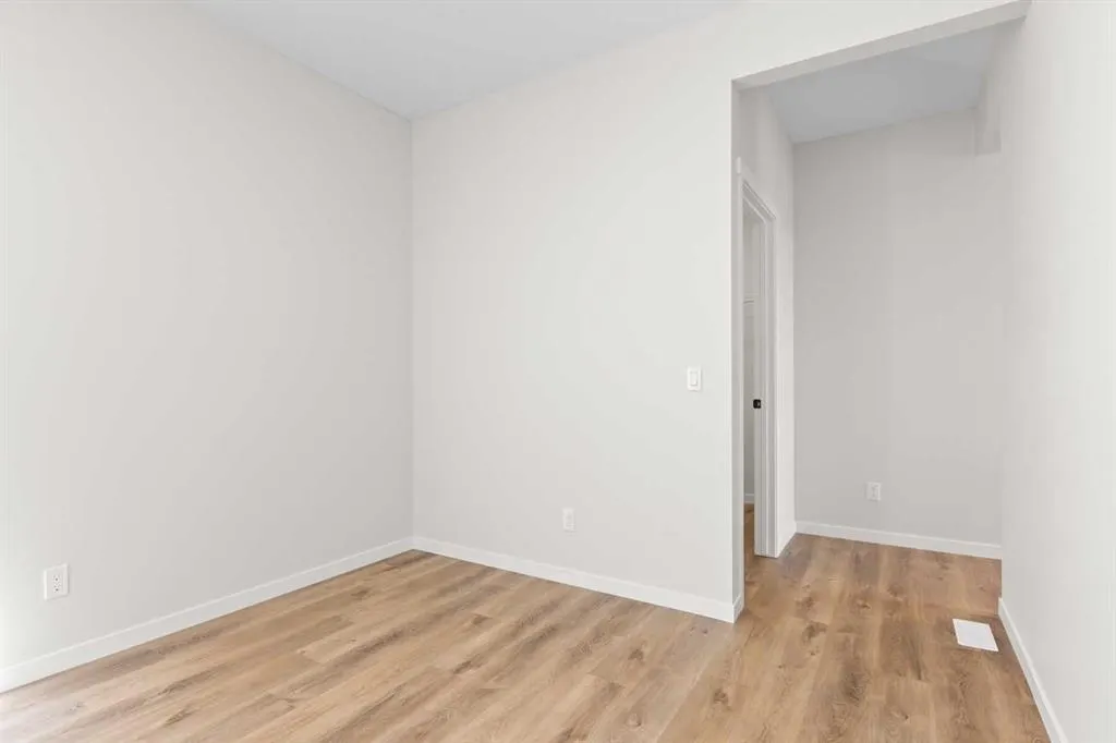 1504 3 Street SE