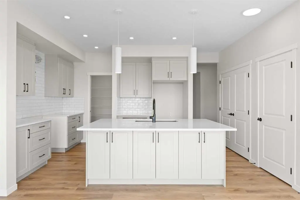 1504 3 Street SE