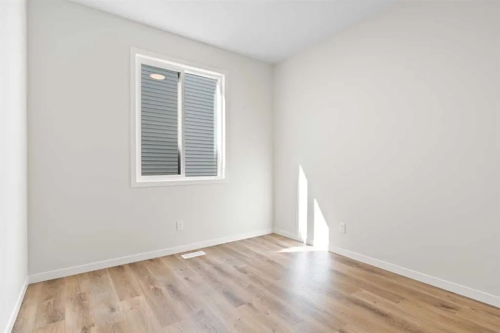 1504 3 Street SE