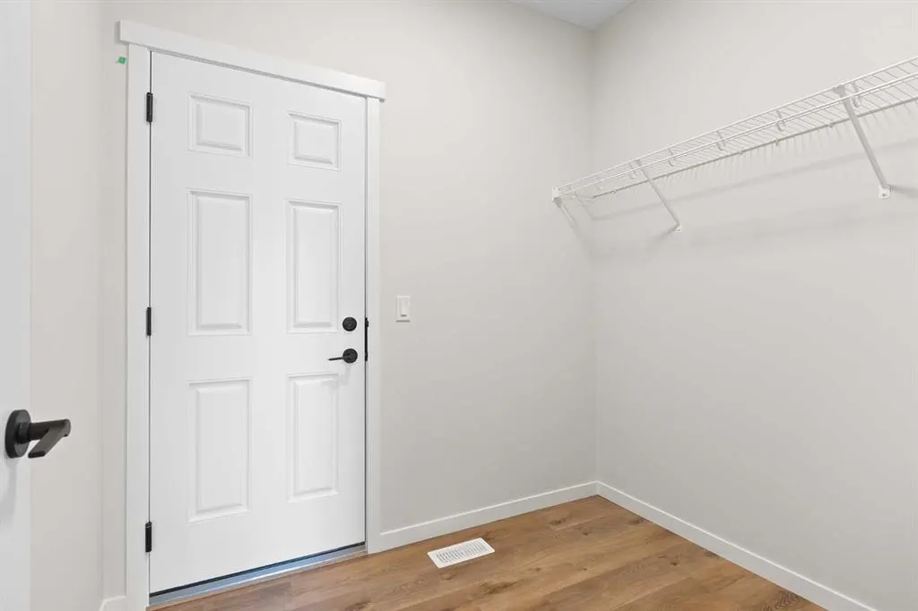 1504 3 Street SE
