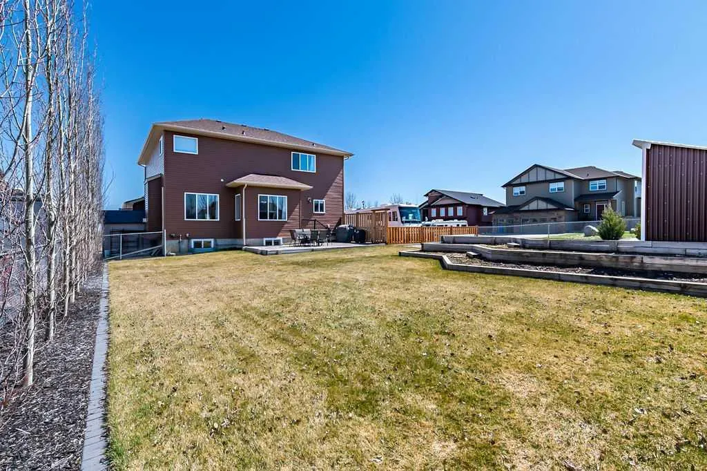 407 Railway Place SE