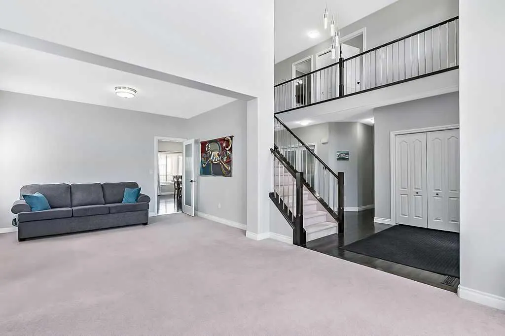 407 Railway Place SE