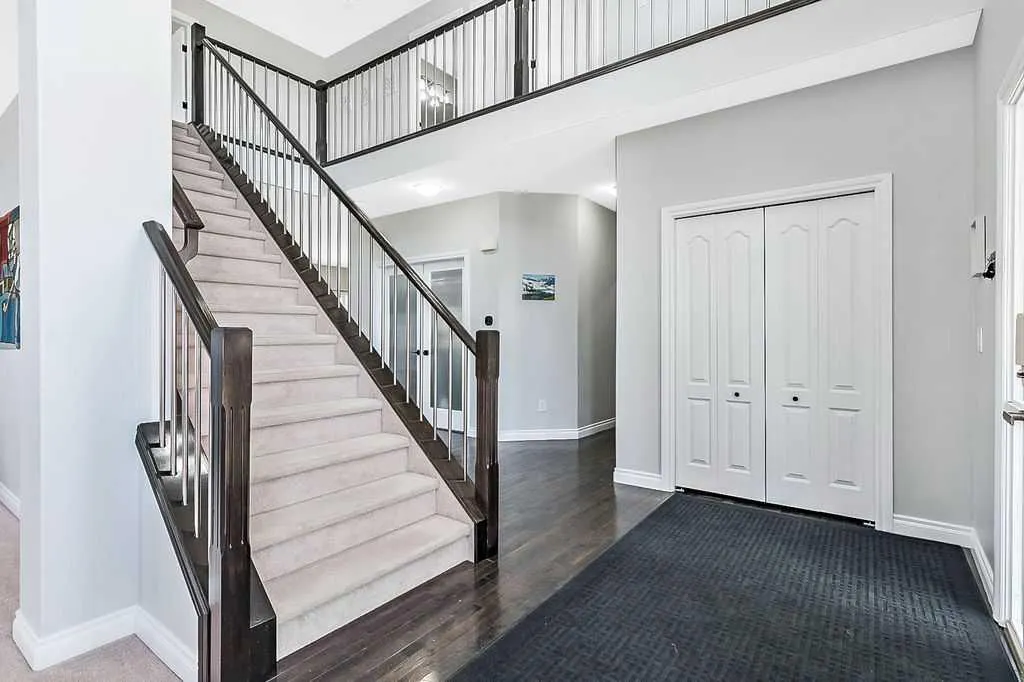 407 Railway Place SE