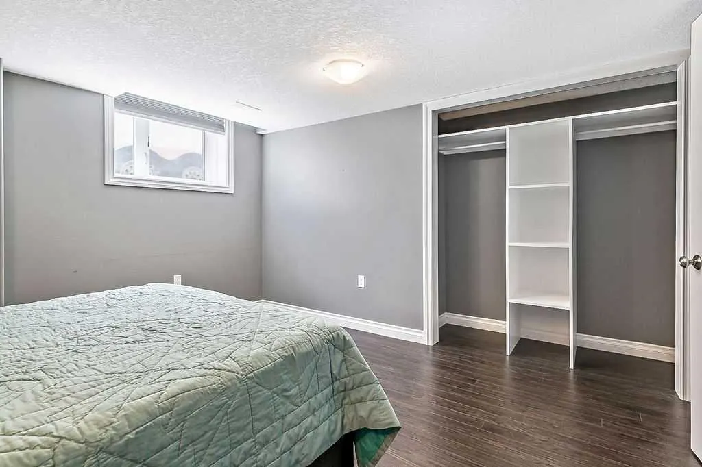 407 Railway Place SE
