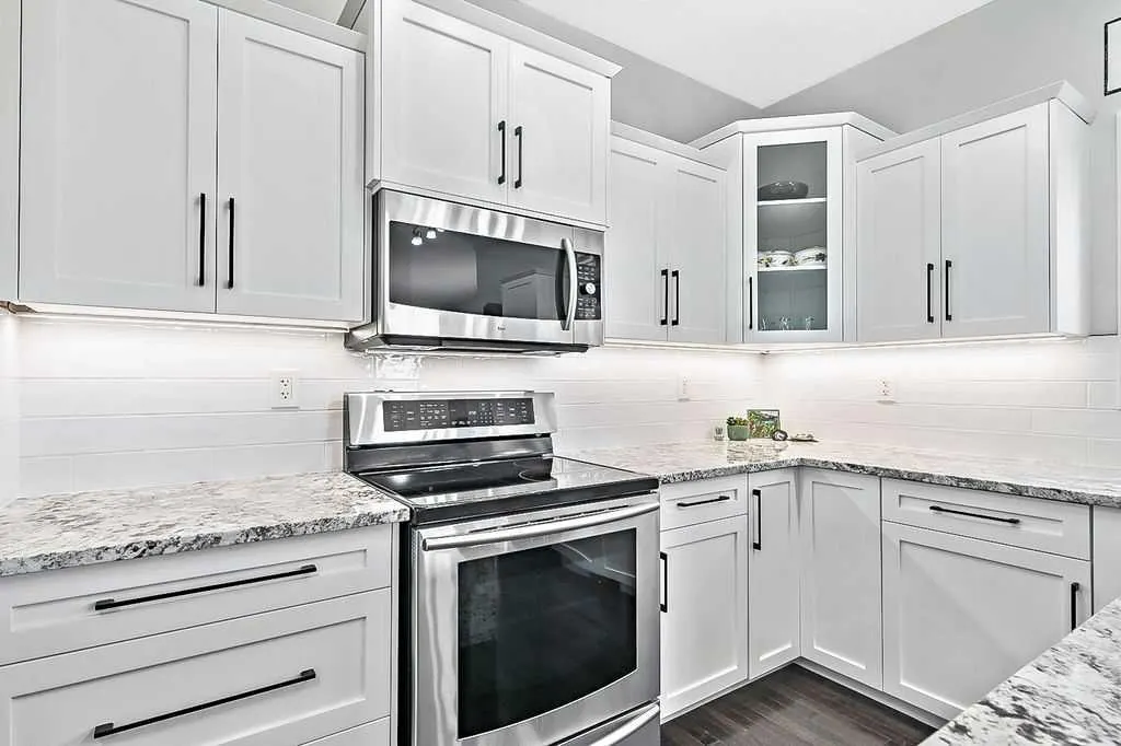 407 Railway Place SE
