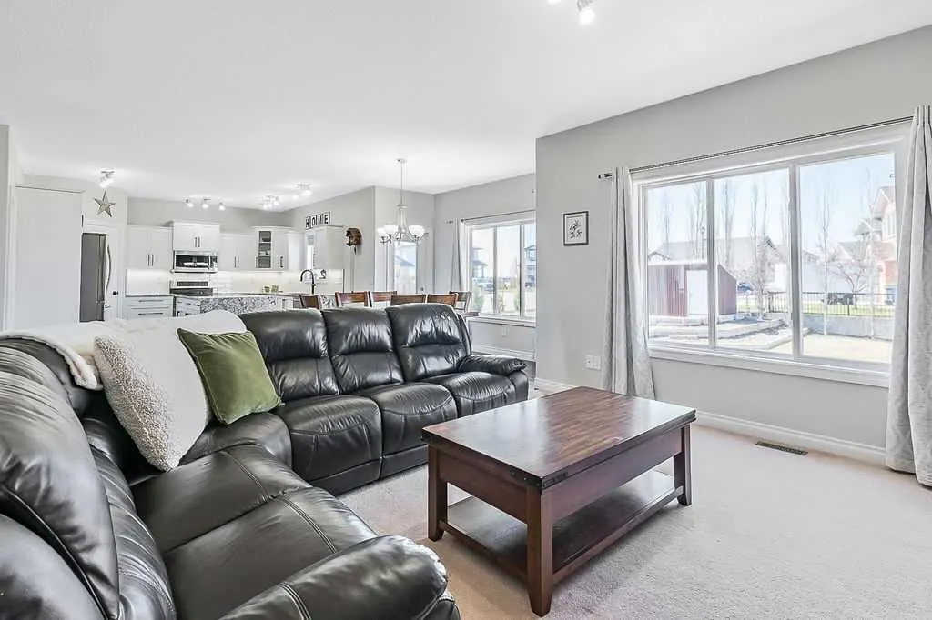 407 Railway Place SE