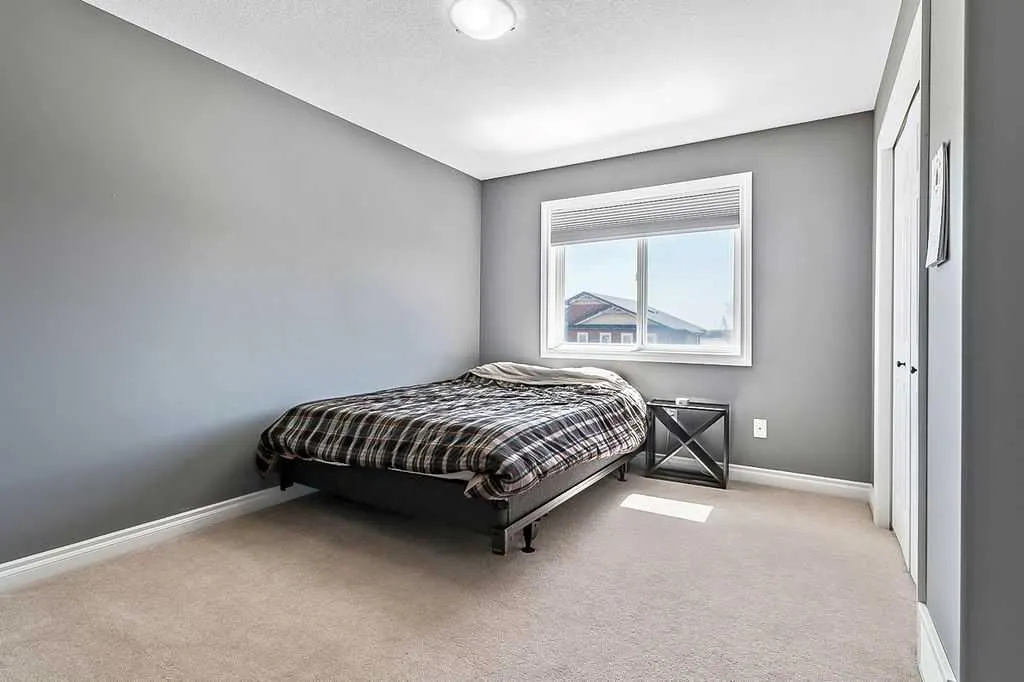 407 Railway Place SE