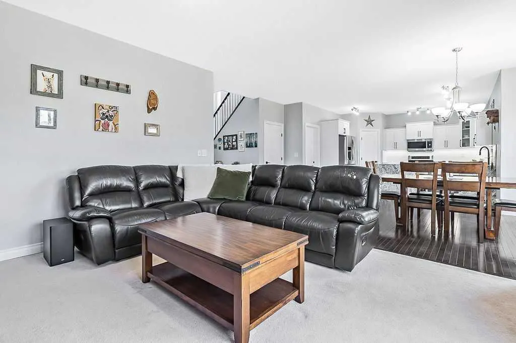 407 Railway Place SE