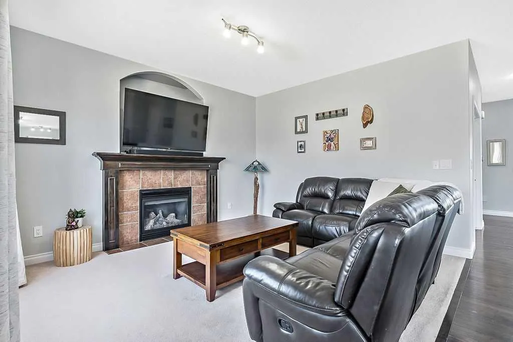 407 Railway Place SE