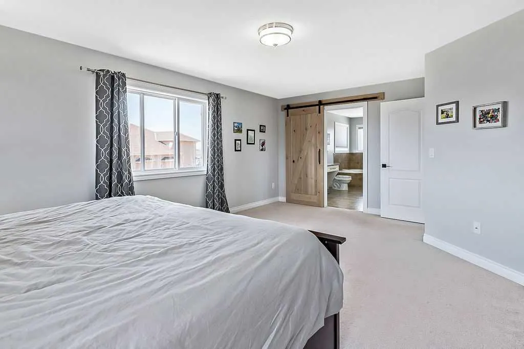 407 Railway Place SE