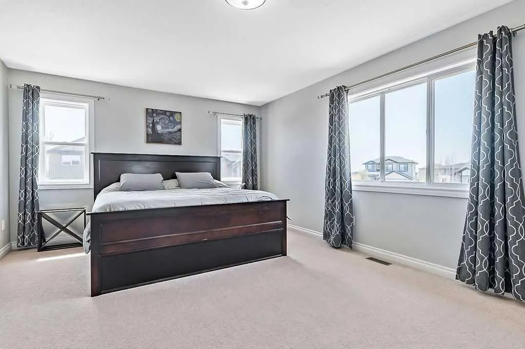 407 Railway Place SE