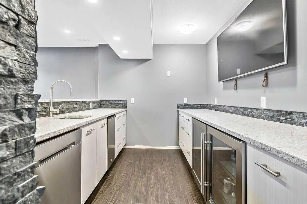 407 Railway Place SE