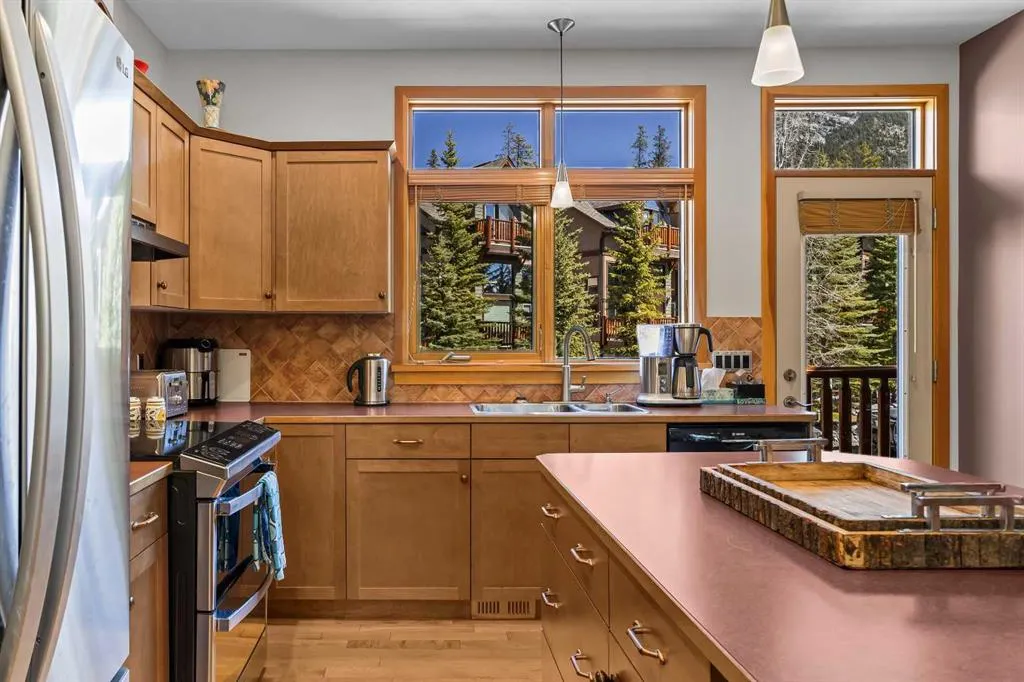 137 Wapiti Close, #14