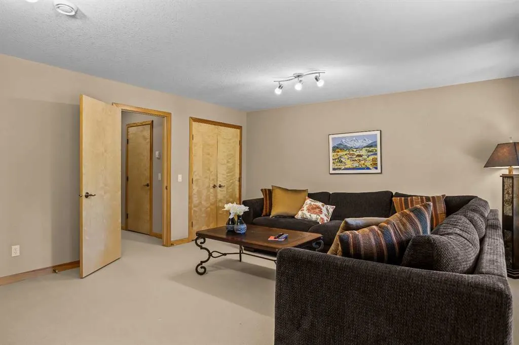 137 Wapiti Close, #14