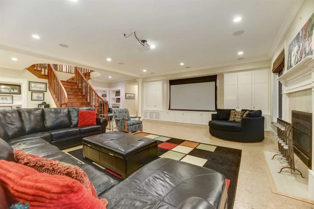 338025 40 Street W