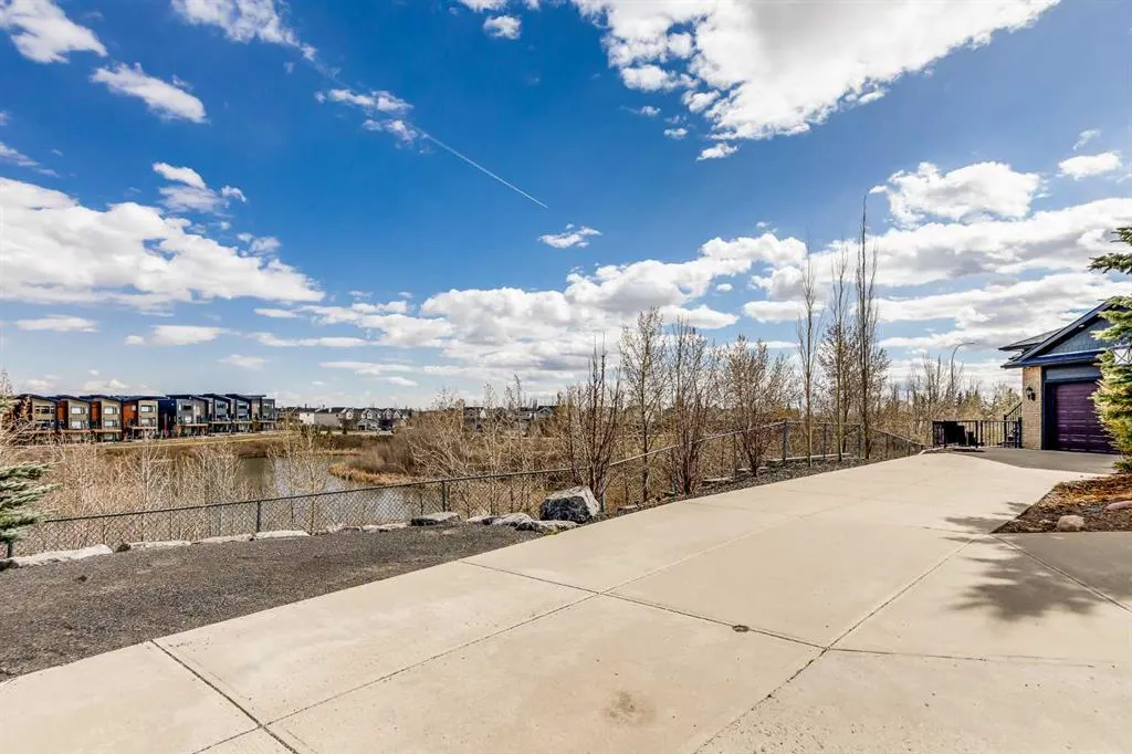 24 Royal Highland Court NW
