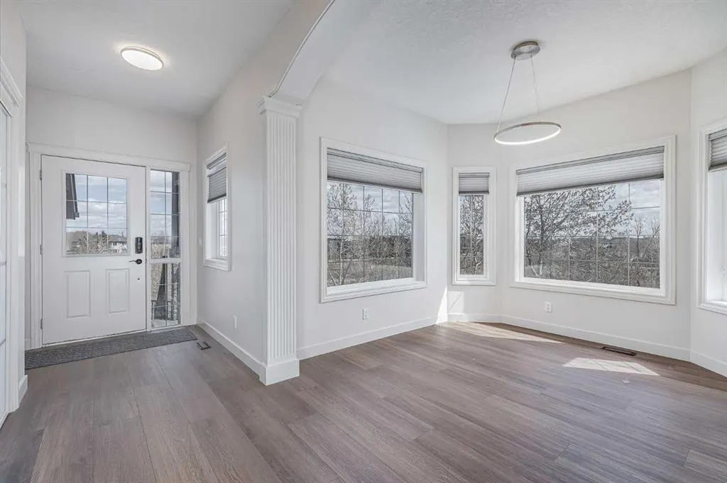 24 Royal Highland Court NW