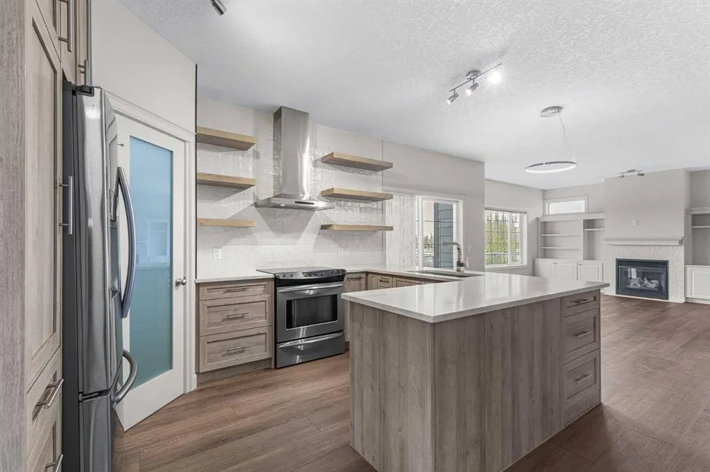 24 Royal Highland Court NW