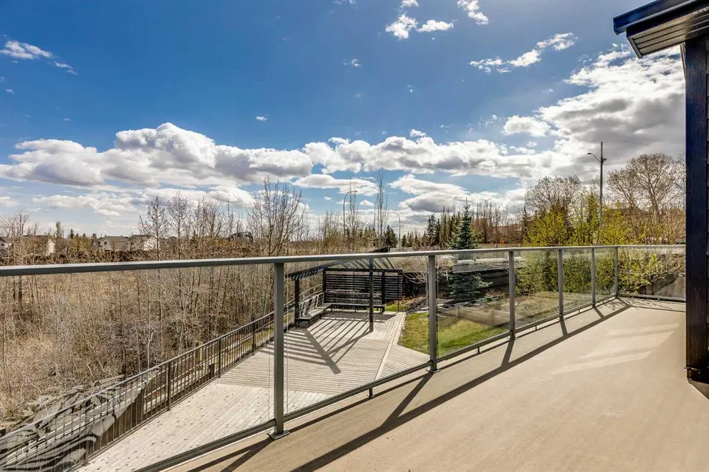 24 Royal Highland Court NW