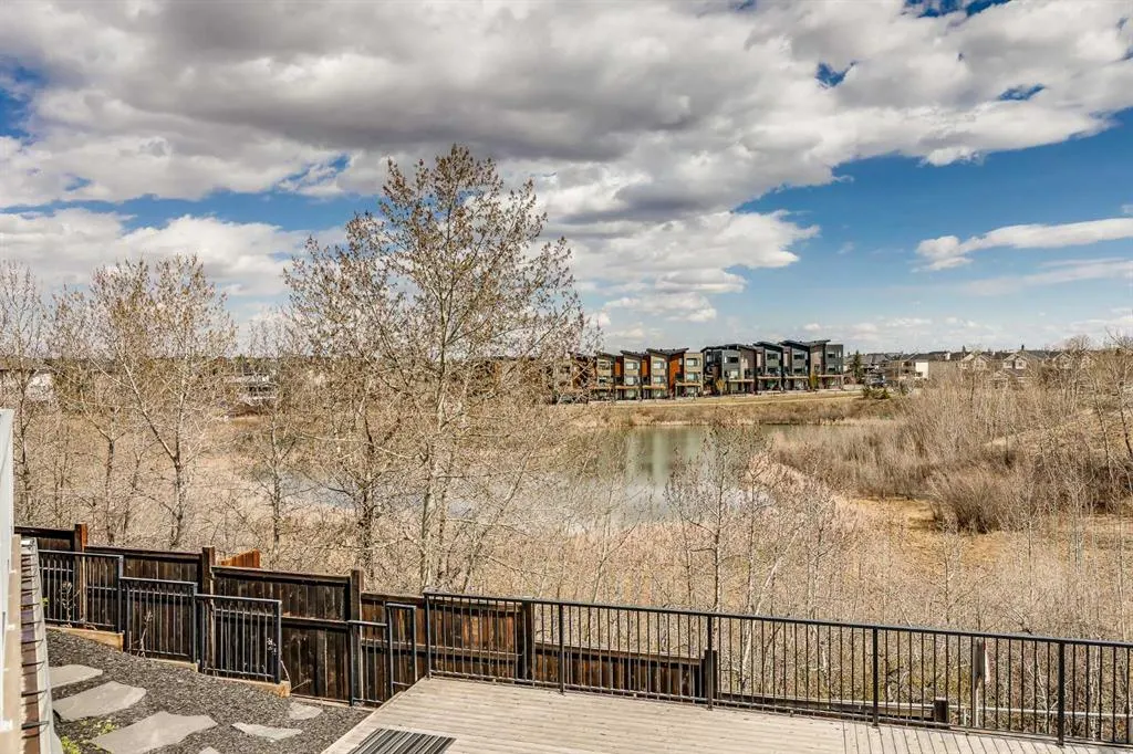 24 Royal Highland Court NW