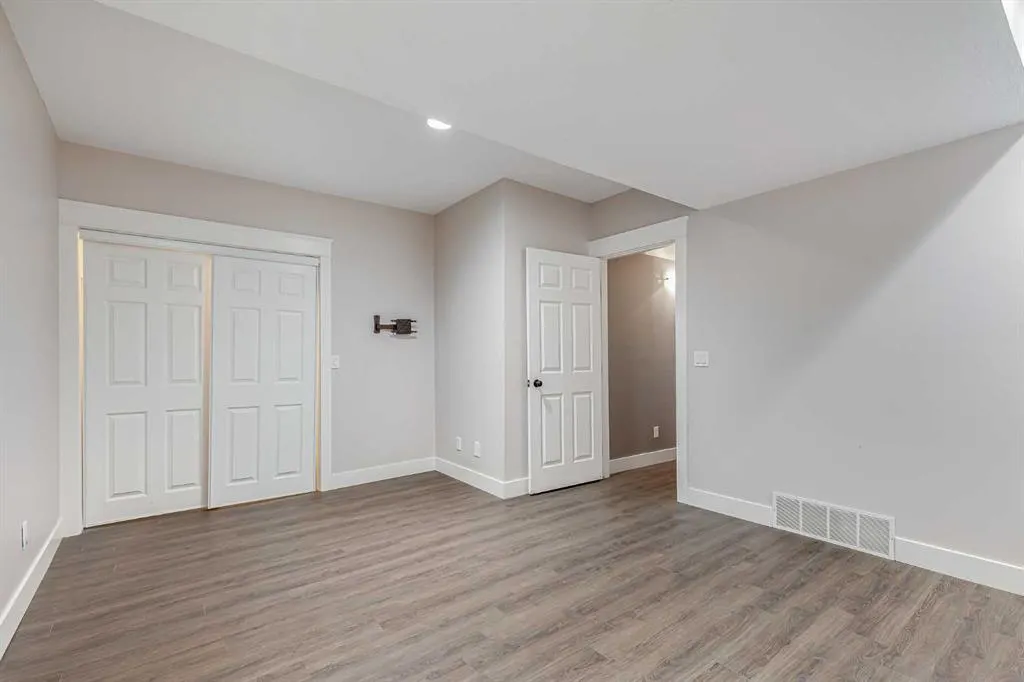 24 Royal Highland Court NW