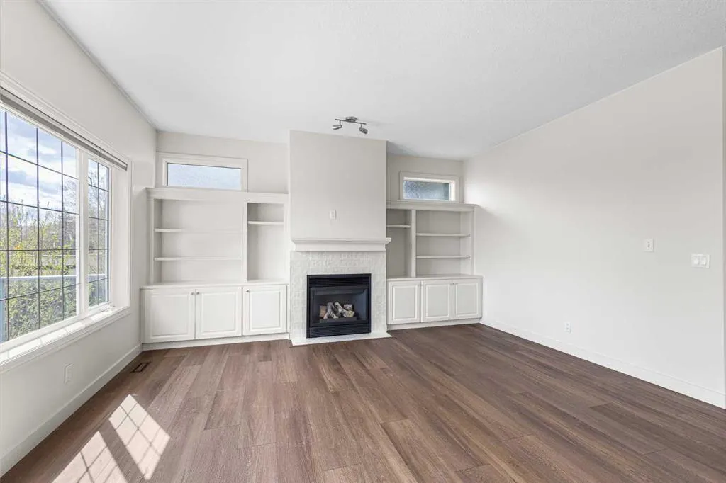 24 Royal Highland Court NW
