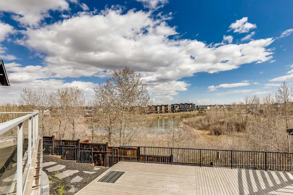 24 Royal Highland Court NW