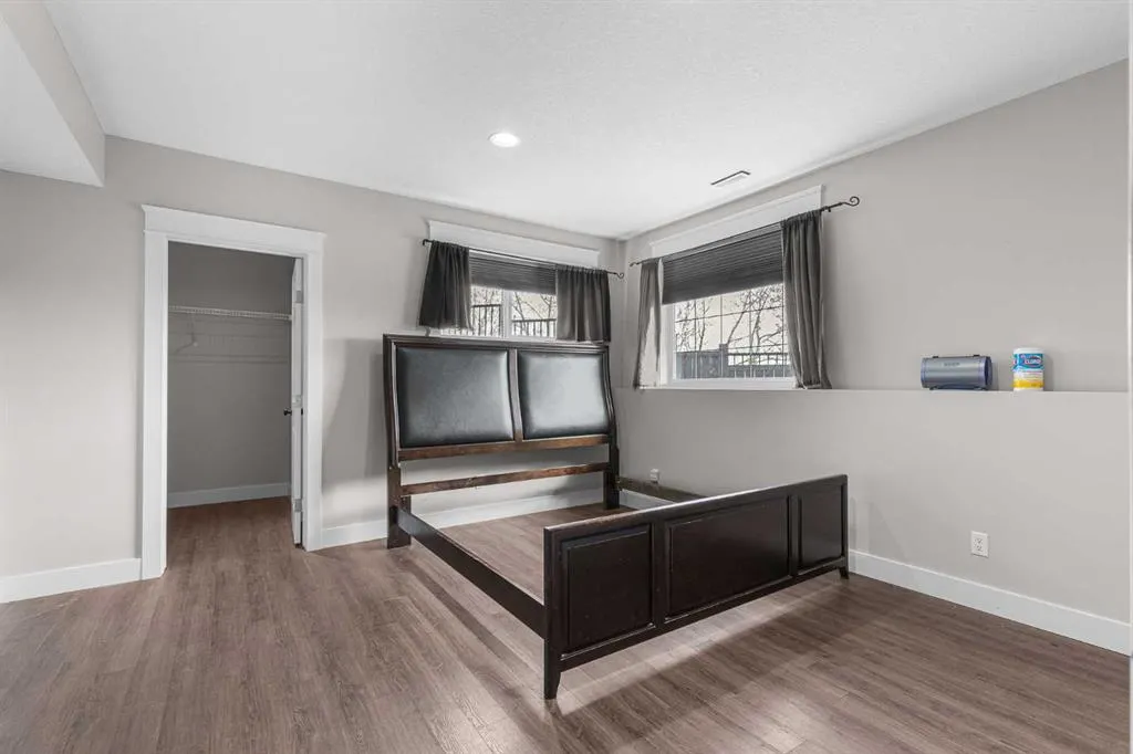 24 Royal Highland Court NW