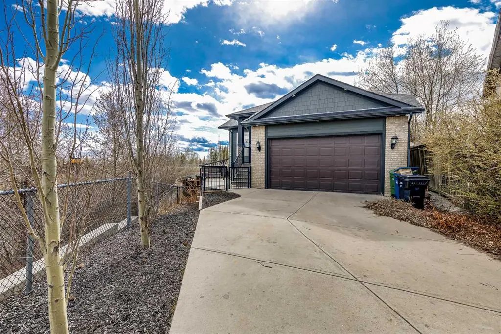 24 Royal Highland Court NW