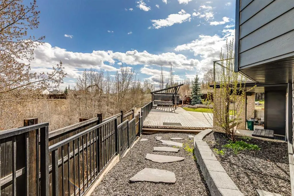24 Royal Highland Court NW