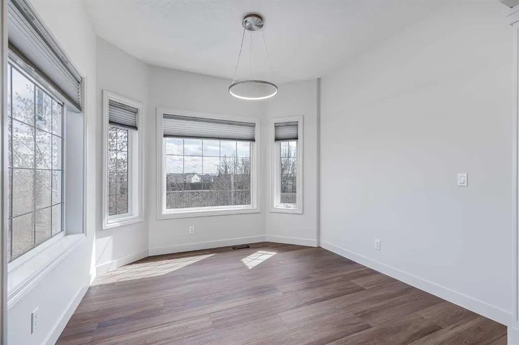 24 Royal Highland Court NW
