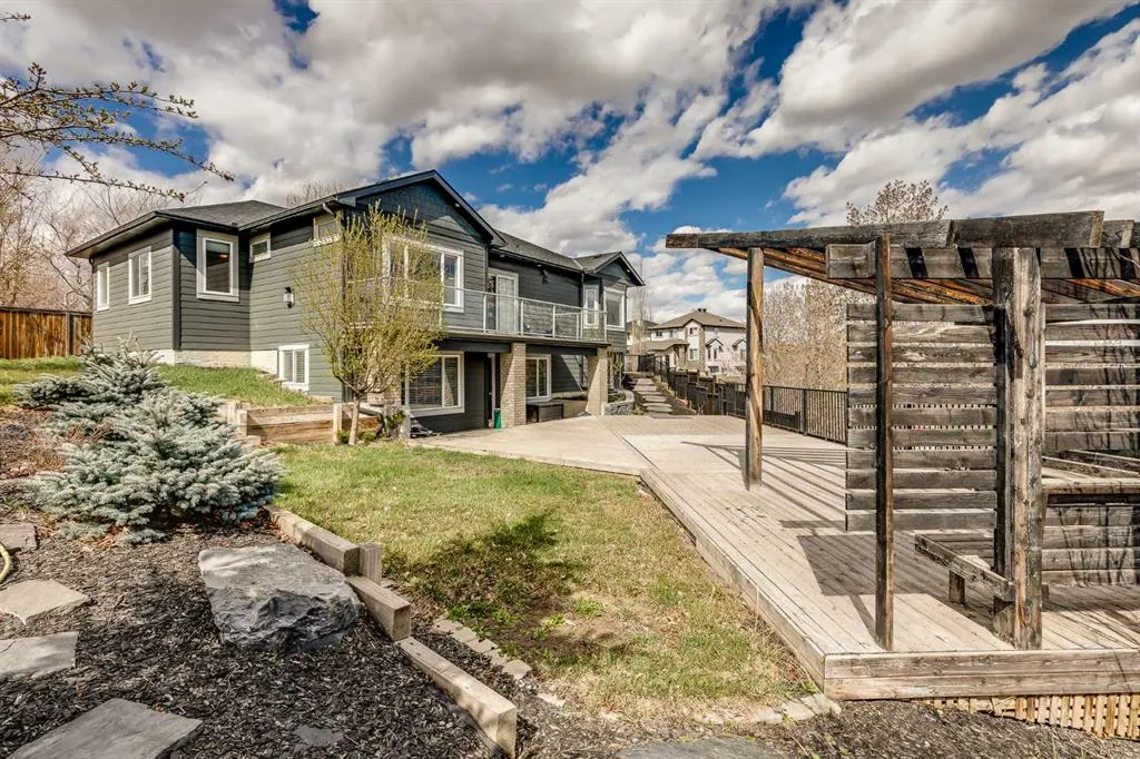 24 Royal Highland Court NW