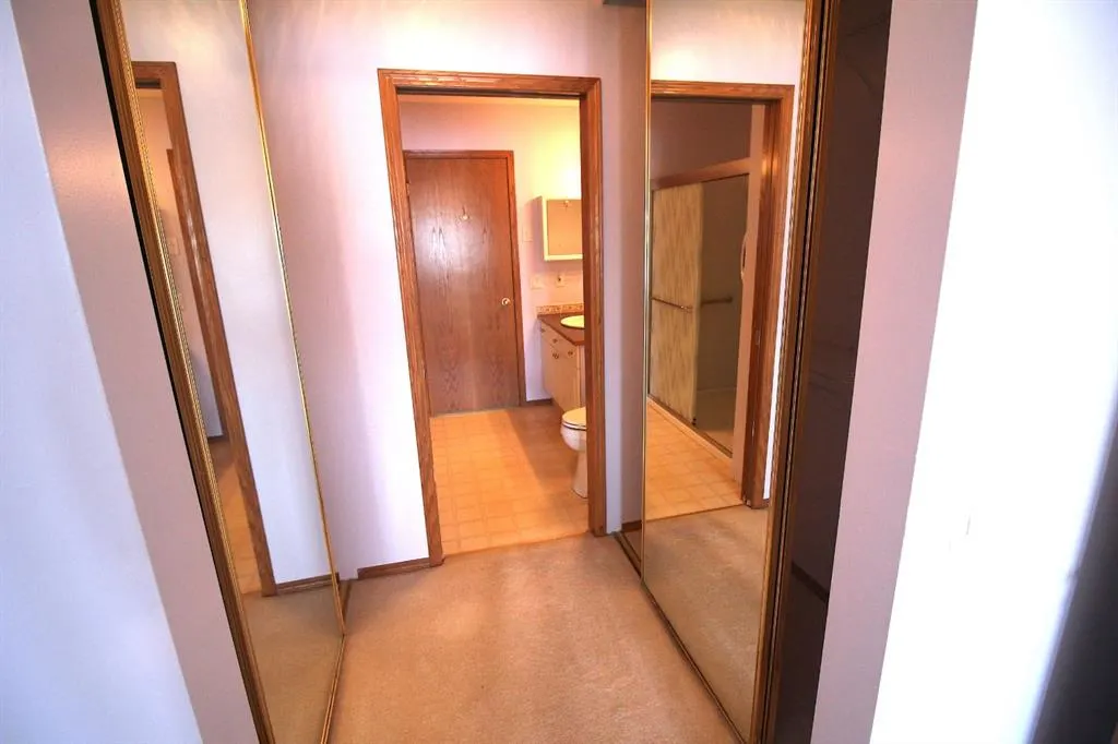 14 Strathmore Lakes Bay