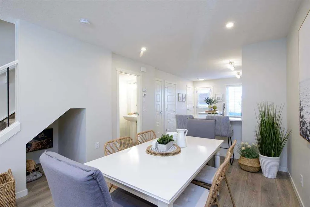 135 Mahogany Parade SE, #706