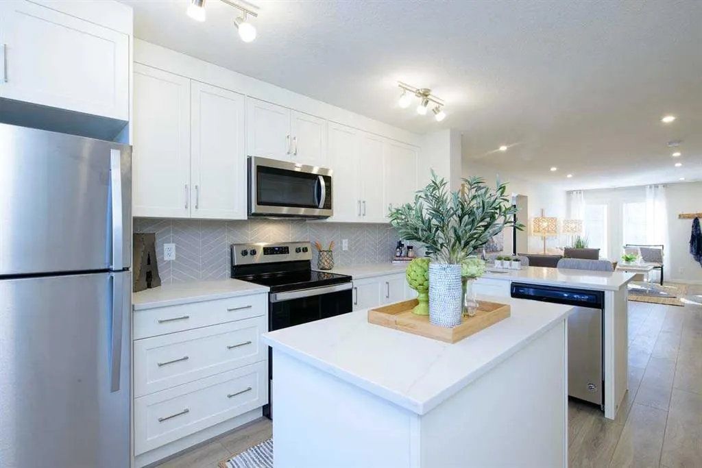 135 Mahogany Parade SE, #706