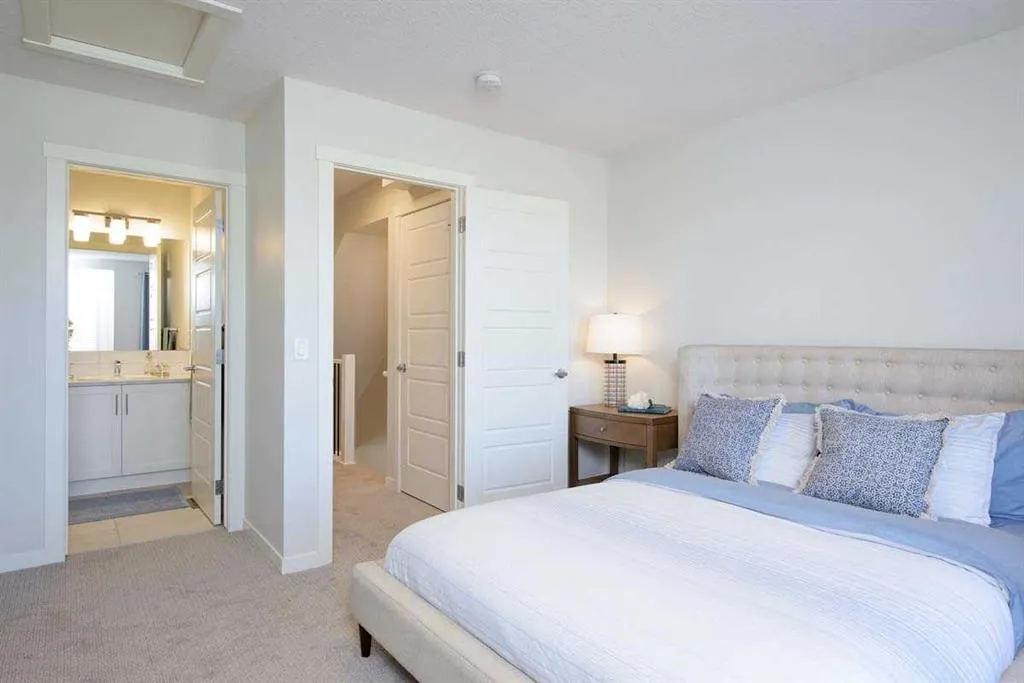 135 Mahogany Parade SE, #706