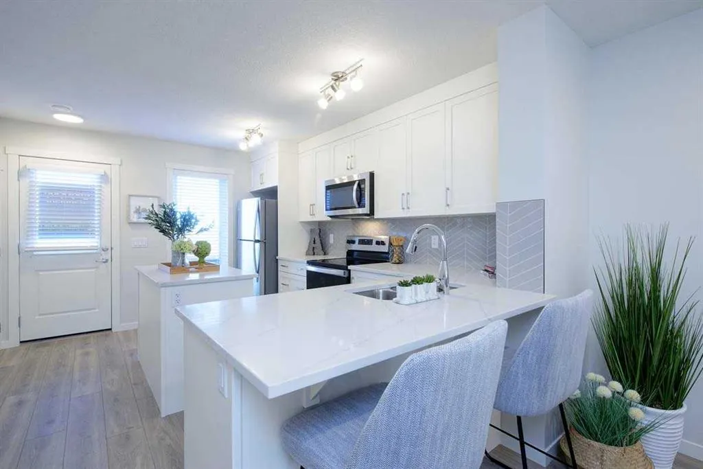135 Mahogany Parade SE, #706